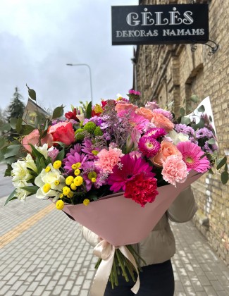 Gėlių puokštė ,, Ryškiaspalvė"