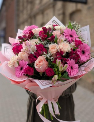 Gėlių puokštė ,,PinkY"