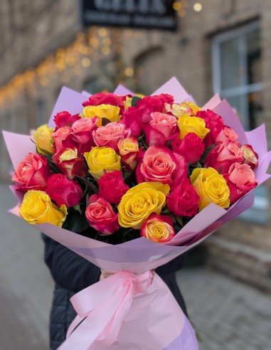 Rozių puokštė ,,Charming Roses"